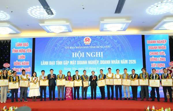 Hoa Phat units honoured by Hung Yen authorities