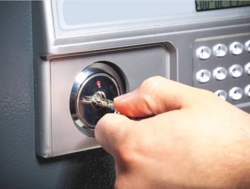 Thao tác nhẹ nhàng khi xoay tay cầm hoặc vặn chìa khóa két sắt