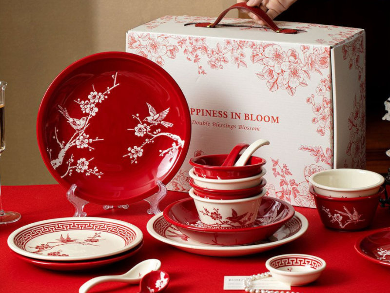 Bát đĩa gốm sứ cao cấp cho bàn ăn thêm q uý phái. (Nguồn: Internet)