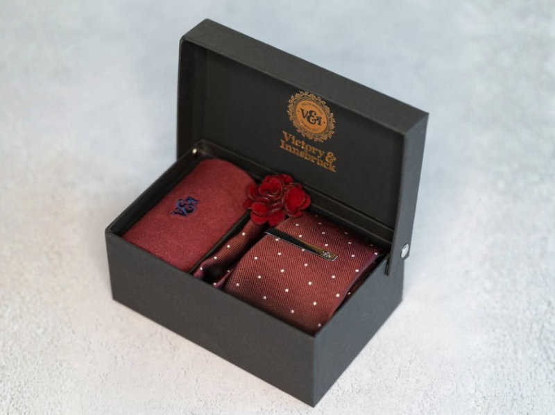 Quà tặng phụ kiện quý phái cho quý ông thành đạt. (Nguồn: Internet)