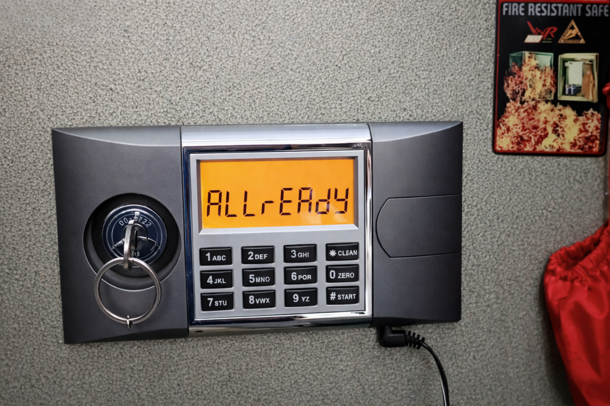 Khi két hiển thị biểu tượng “Already” – Nghĩa là sẵn sàng, bạn có thể thao tác trên két như bình thường (Nguồn ảnh: Internet) 