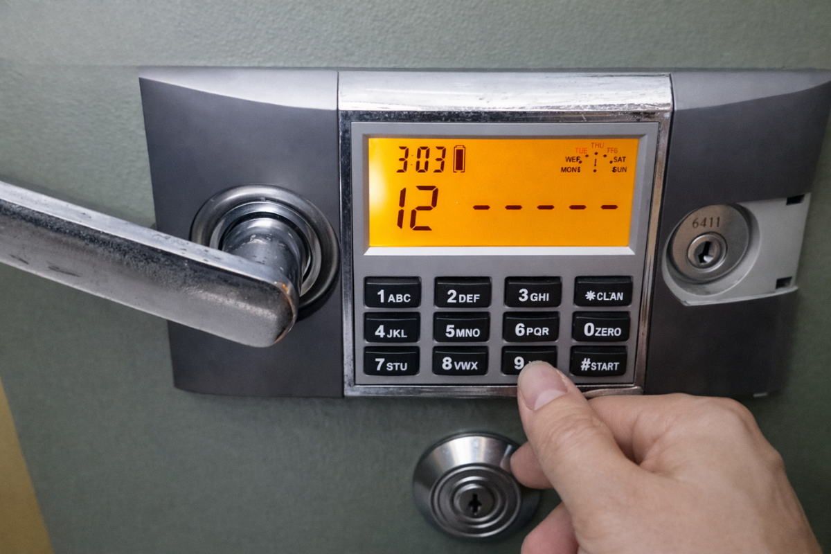 Nhập lại mật khẩu mới của két sắt điện tử. (Nguồn ảnh: Internet)