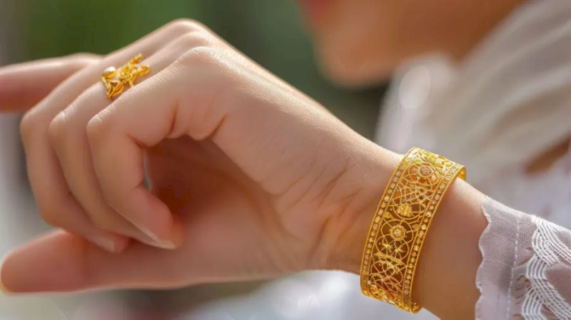 cach-nhan-biet-vang-that-1-quan-sat-mau-sac-01