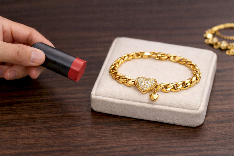 cach-nhan-biet-vang-that-6-dung-nam-cham-06