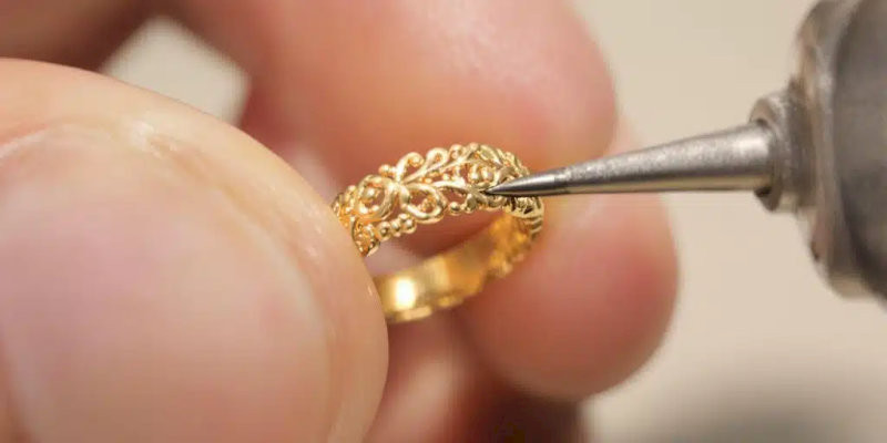 cach-nhan-biet-vang-that-8-kiem-tra-do-cung-08