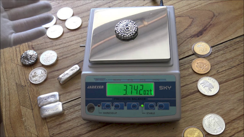 cach-nhan-biet-vang-trang-6-kiem-tra-trong-luong-06