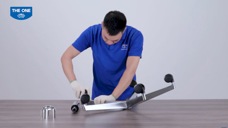 huong-dan-lap-ghe-xoay-van-phong-3-2-buoc-2-lap-rap-phan-chan-ghe-06