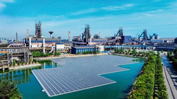 Hoa Phat Dung Quat Steel installs solar power system with over 2,500 KWp capacity at retention lake