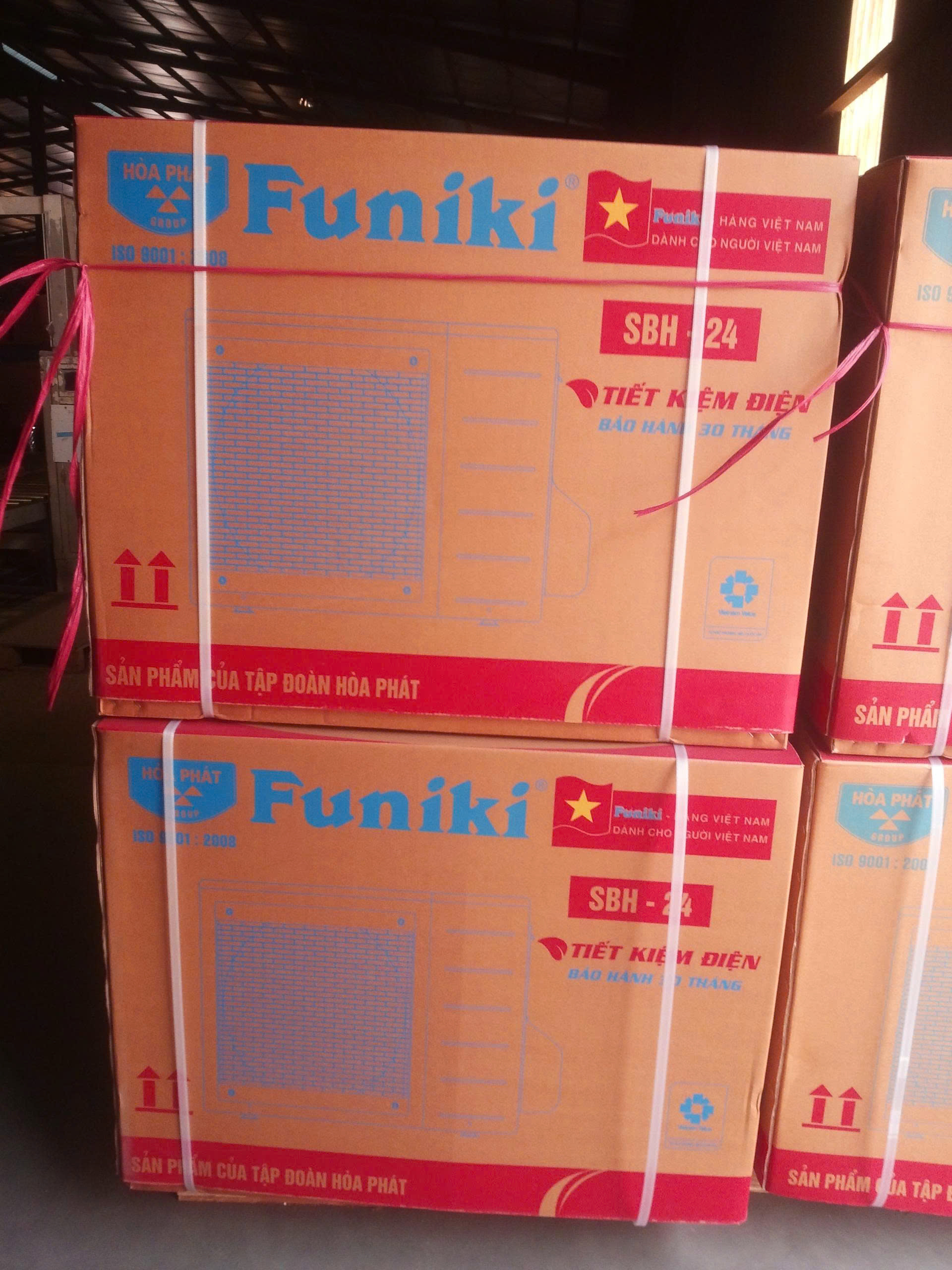 Thùng điều hòa Funiki in dòng chữ Hàng Việt Nam