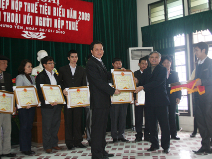 Tập đoàn Hòa Phát nhận Bằng khen của UBND tỉnh Hưng Yên