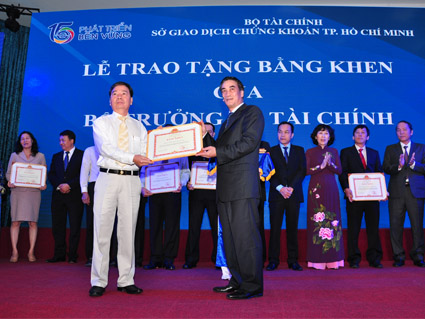 Hòa Phát nhận bằng khen của Bộ Tài chính