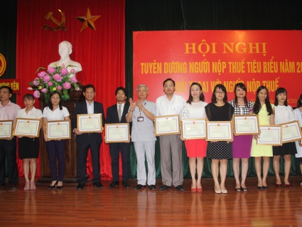 Hòa Phát được tuyên dương về công tác thuế năm 2014 tại Hưng Yên